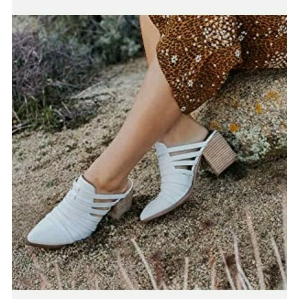 Report Tommy Pointed Toe Mules, Ivory Faux Leather, Womens Size 8